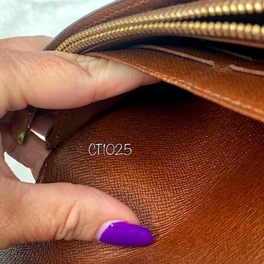 🌺 Louis Vuitton Long Portefeuille Sarah Wallet on Chain Pre-owned WOC - Picture 11 of 16